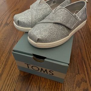 Brand NEW TOMS -size 9 Toddler